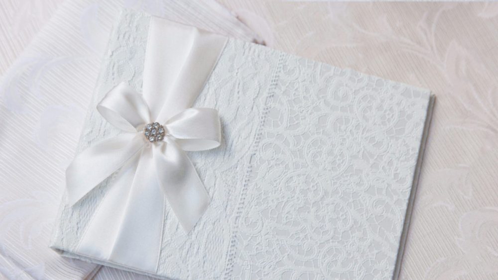The 4-Step Process for Creating a Meaningful Photo Guest Book for Your Wedding