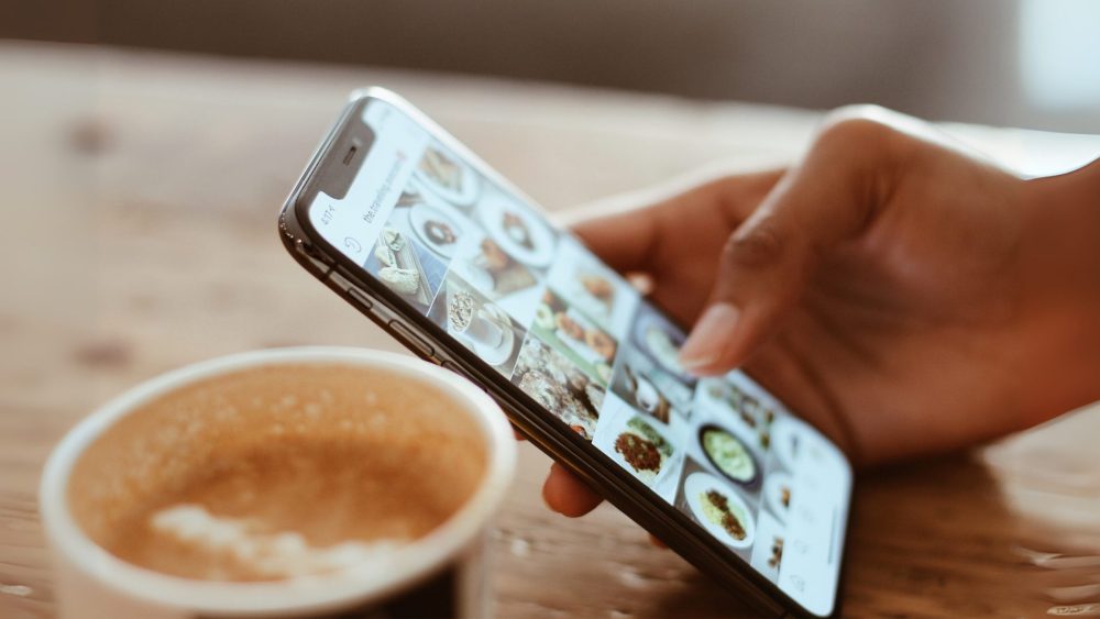 4 Headache-Free Ways to Access the Photos You Receive on Your Phone